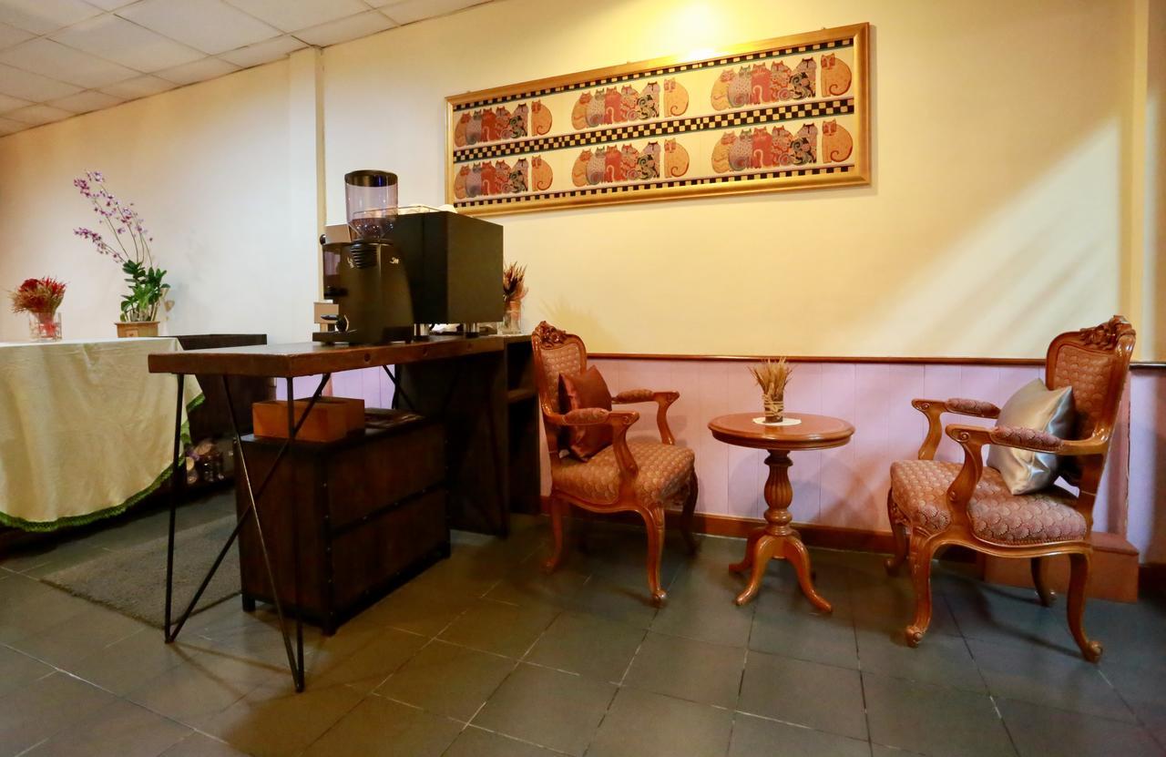 Travel Lodge Surawong (Adults Only) Bangkok Eksteriør bilde